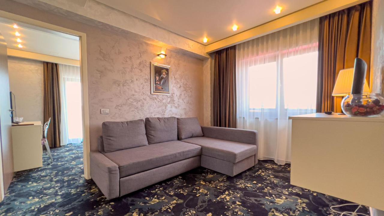 Hotel Tolea Targoviste Exterior foto